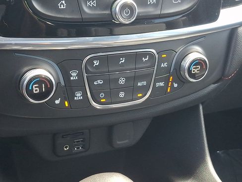 Used 2023 Chevrolet Traverse RS AWD/4WD image 16