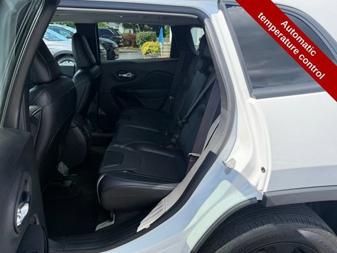 Used 2022 Jeep Cherokee Latitude Lux w/ Sun & Sound Group AWD/4WD image 33