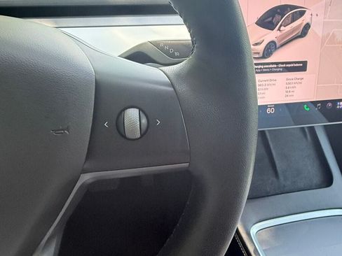 Used 2021 Tesla Model Y Long Range AWD/4WD image 25