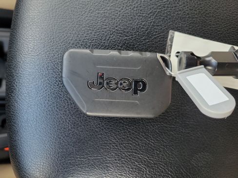 Used 2023 Jeep Wrangler Sport AWD/4WD image 29