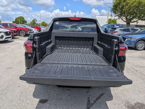 Used 2025 Hyundai Santa Cruz SE FWD image 13