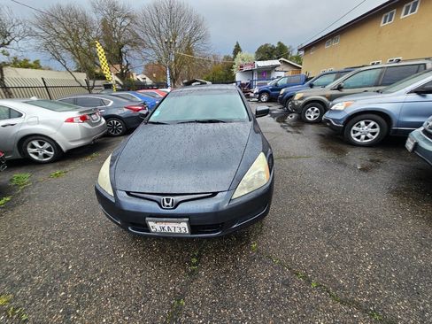 Used 2004 Honda Accord EX image 2