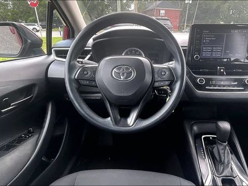 Used 2022 Toyota Corolla LE FWD image 7