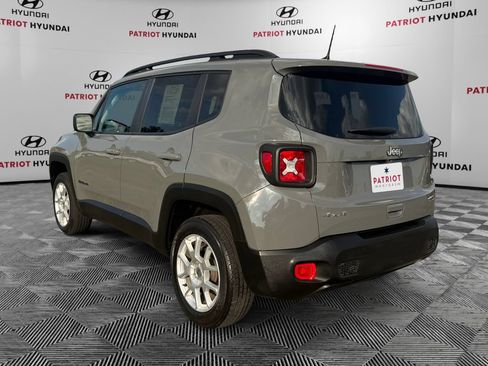 Used 2022 Jeep Renegade Latitude w/ Sun/Sound Group AWD/4WD image 5