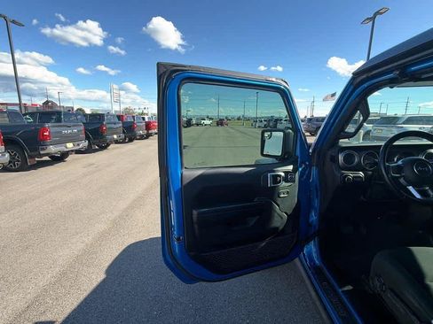 Used 2020 Jeep Gladiator Rubicon AWD/4WD image 9