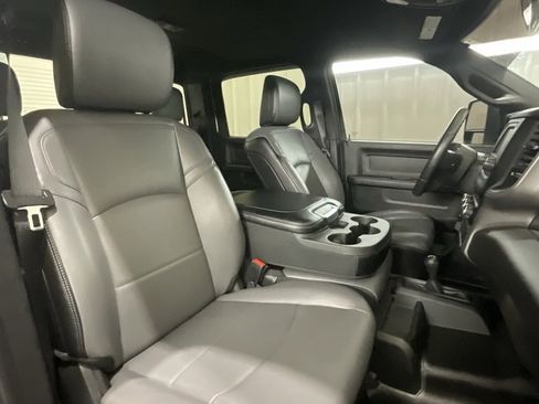 Used 2024 RAM 2500 Tradesman w/ Chrome Appearance Group image 12