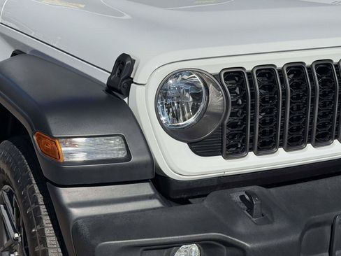 Used 2024 Jeep Wrangler Unlimited Sport AWD/4WD image 10