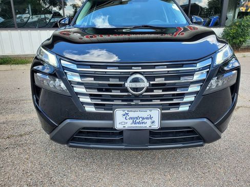 Used 2024 Nissan Rogue SV image 7