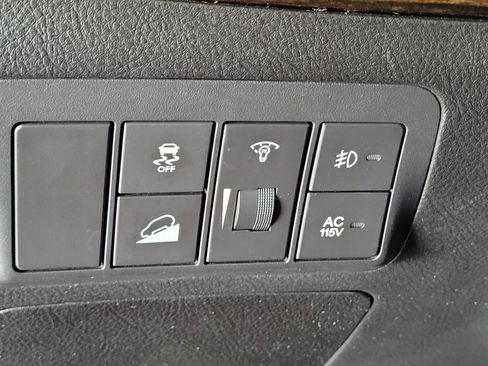 Used 2012 Hyundai Santa Fe Limited w/ Navigation Pkg 4 FWD image 8