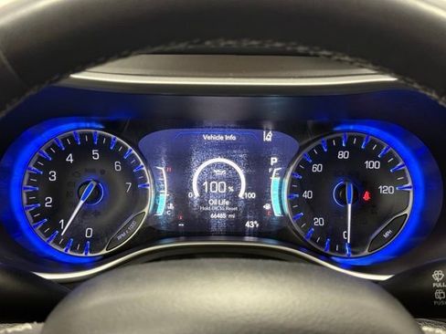 Used 2023 Chrysler Pacifica Touring-L image 35