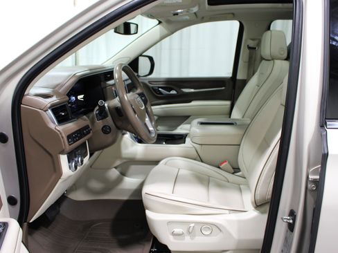 Used 2023 GMC Yukon XL Denali RWD image 3