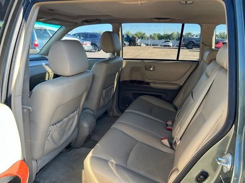 Used 2004 Toyota Highlander Limited w/ Leather Trim Pkg AWD/4WD image 26
