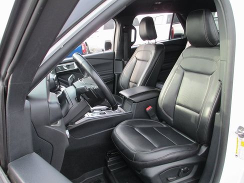 Used 2020 Ford Explorer XLT w/ Equipment Group 202A image 15