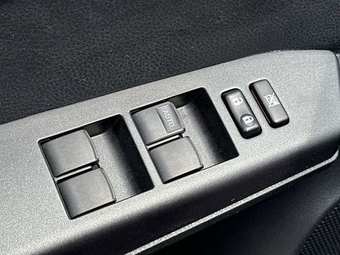 Used 2018 Toyota RAV4 XLE AWD/4WD image 18