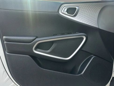 Used 2020 Kia Soul LX FWD image 11
