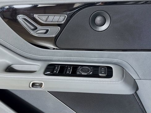 Used 2020 Lincoln Aviator Reserve w/ Equipment Group 201A image 16