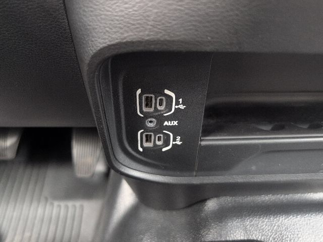 Used 2022 RAM 3500 Tradesman w/ Chrome Appearance Group AWD/4WD image 16