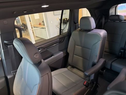 Used 2025 GMC Acadia AT4 w/ LPO, Floor Liner Package AWD/4WD image 20