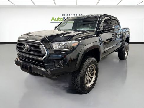 Used 2017 Toyota Tacoma TRD Off-Road w/ Premium & Technology Package image 3