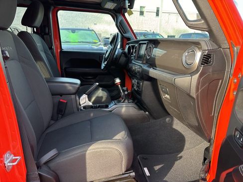 Used 2018 Jeep Wrangler Unlimited Sahara image 24