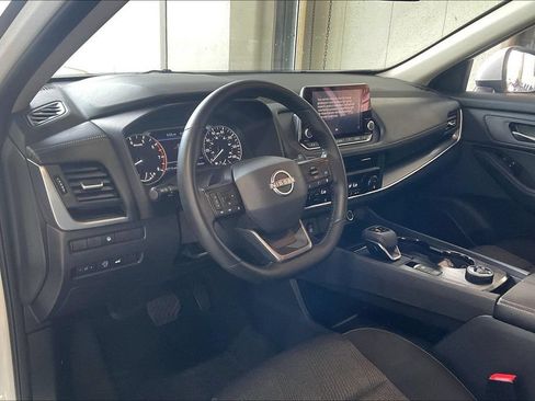 Used 2025 Nissan Rogue SV AWD/4WD image 4