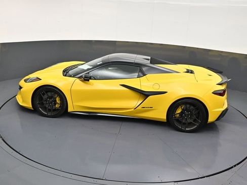 Used 2025 Chevrolet Corvette Z06 RWD image 13