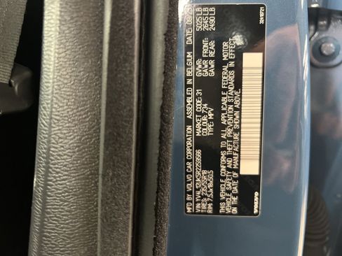 Used 2024 Volvo XC40 B5 Core w/ Climate Package image 26