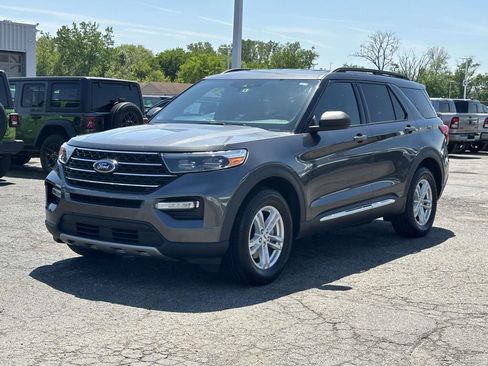 Used 2020 Ford Explorer XLT w/ Equipment Group 202A AWD/4WD image 7