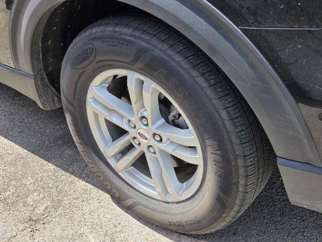 Used 2024 Ford Explorer XLT RWD image 4
