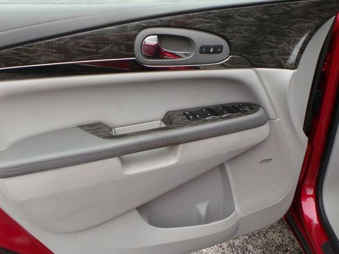 Used 2014 Buick Enclave Leather image 13