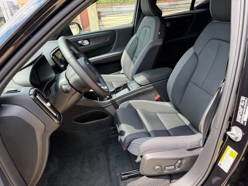 Certified 2024 Volvo XC40 Recharge Core RWD image 11