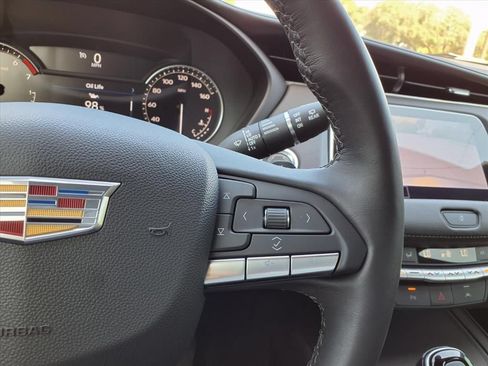 Used 2023 Cadillac XT4 Premium Luxury FWD image 25