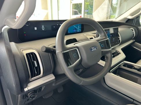 Used 2025 Ford Expedition Active AWD/4WD image 20