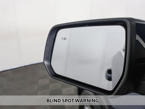 Used 2023 Chevrolet Traverse LT AWD/4WD image 3