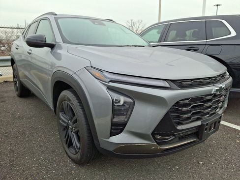 Used 2025 Chevrolet Trax ACTIV w/ Driver Confidence Package image 3