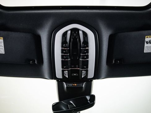 Certified 2023 Porsche Macan AWD/4WD image 20