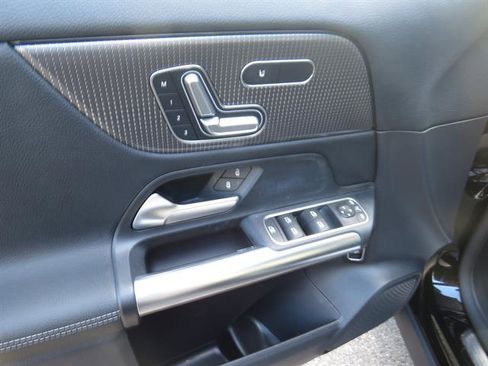 Used 2021 Mercedes-Benz GLA 250 4MATIC image 8