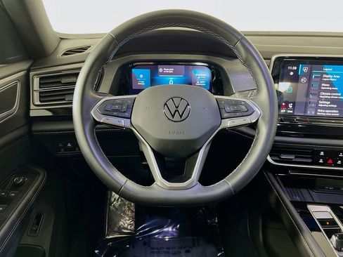 Used 2025 Volkswagen Atlas Cross Sport SE image 11