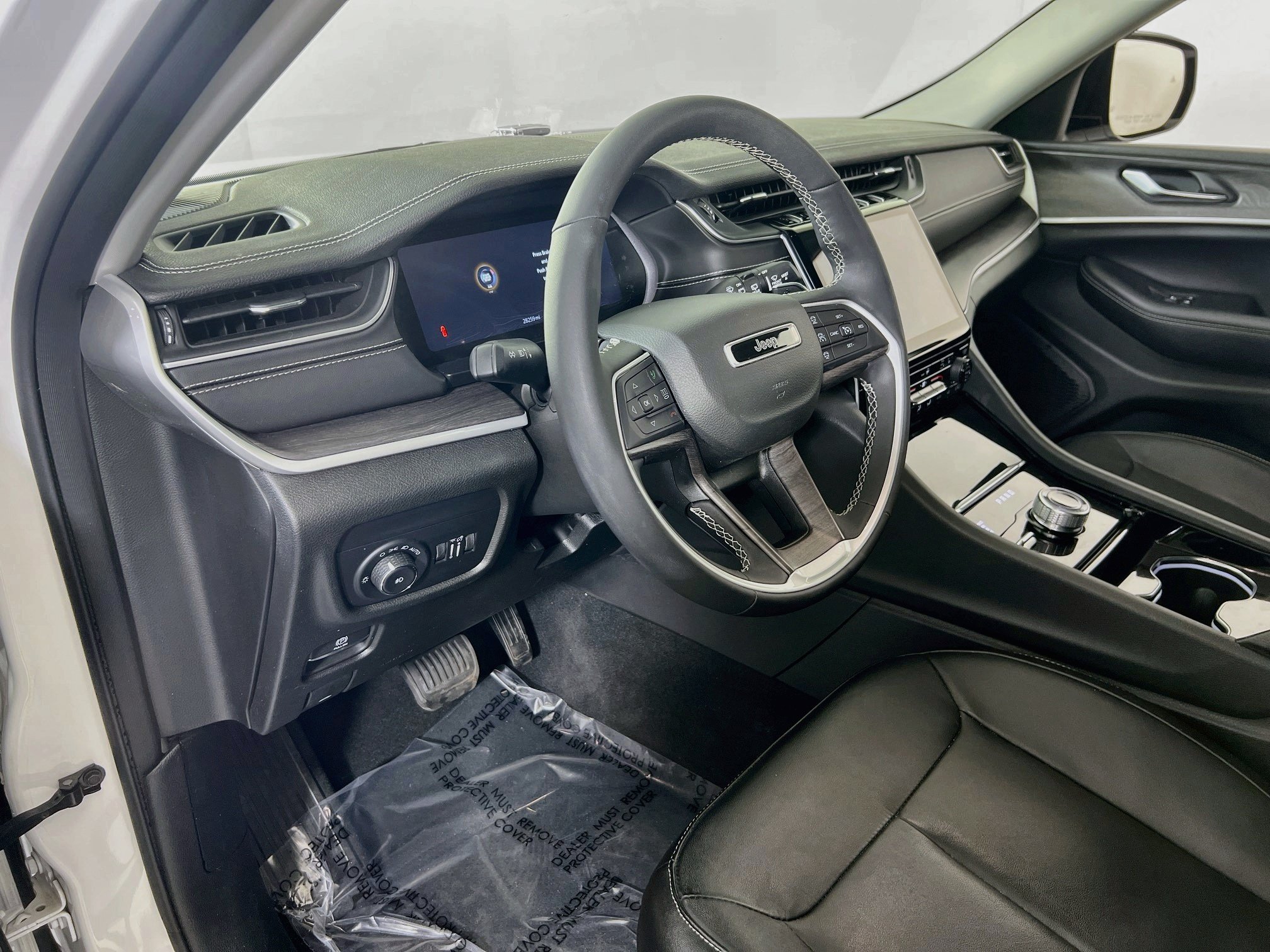 Used 2023 Jeep Grand Cherokee Limited AWD/4WD image 9