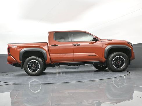 Certified 2025 Toyota Tacoma TRD Off-Road image 38