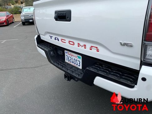 Used 2023 Toyota Tacoma TRD Off-Road w/ Technology Package AWD/4WD image 11