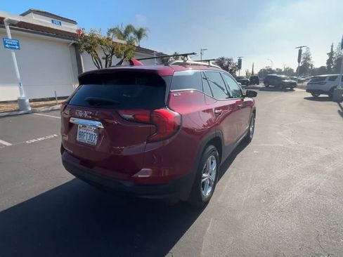 Used 2020 GMC Terrain SLE w/ Driver Convenience Package image 8