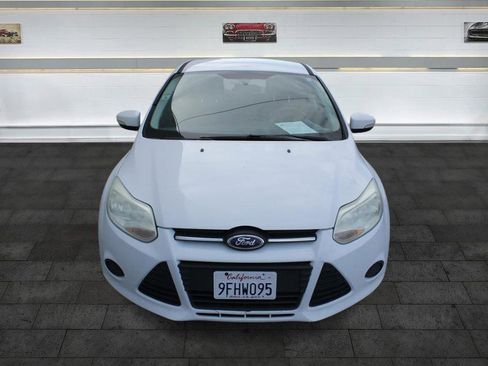 Used 2013 Ford Focus SE w/ SE Winter Pkg image 2