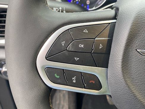 Used 2025 Chrysler Pacifica Select FWD image 17