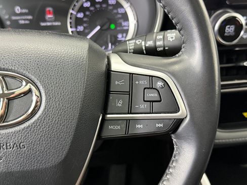 Used 2023 Toyota Highlander XLE image 30