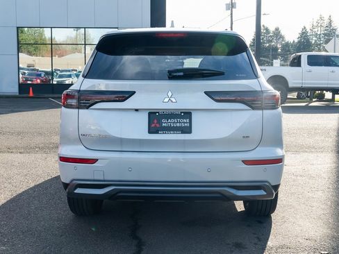New 2026 Mitsubishi Outlander SE image 5