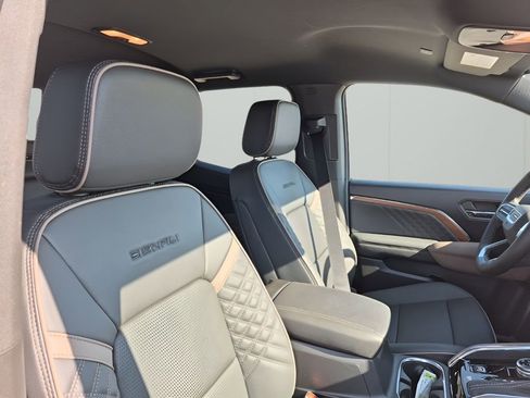 New 2026 GMC Canyon Denali AWD/4WD image 17