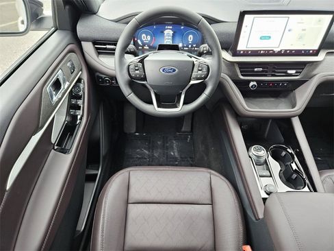 New 2026 Ford Explorer Platinum image 13