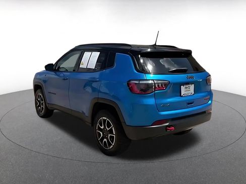 Used 2025 Jeep Compass Trailhawk AWD/4WD image 10