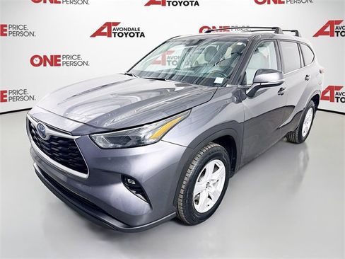 Certified 2023 Toyota Highlander LE image 3